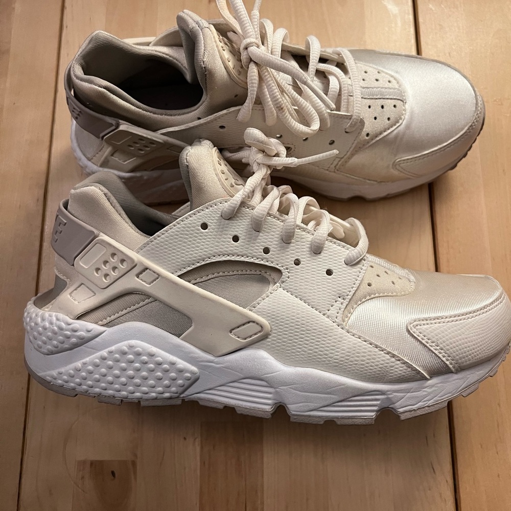 Women’s Hurachi sneakers size 7